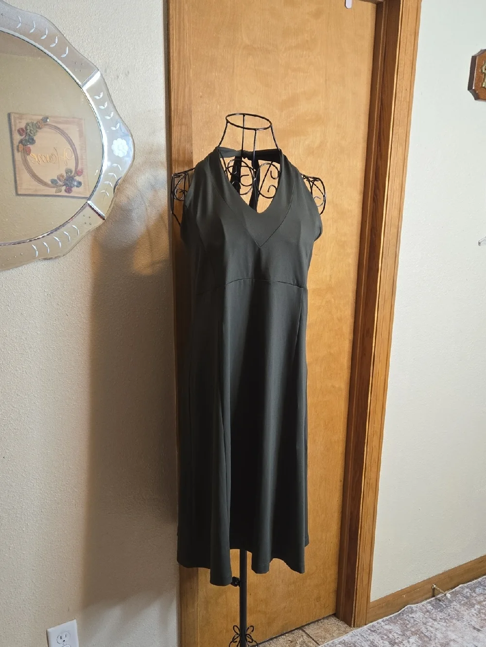 Patagonia Olive Green Sleeveless Halter V-Neck Midi Dress - Picture 1 of 8